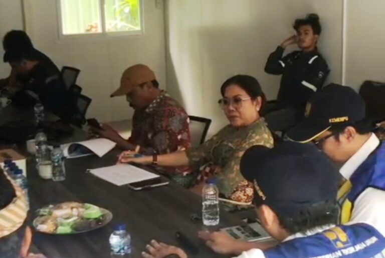 Tinjau Revitalisasi Pantai Buitan–Candidasa, Komang Dyah Setuti Soroti Progres dan Target 2027