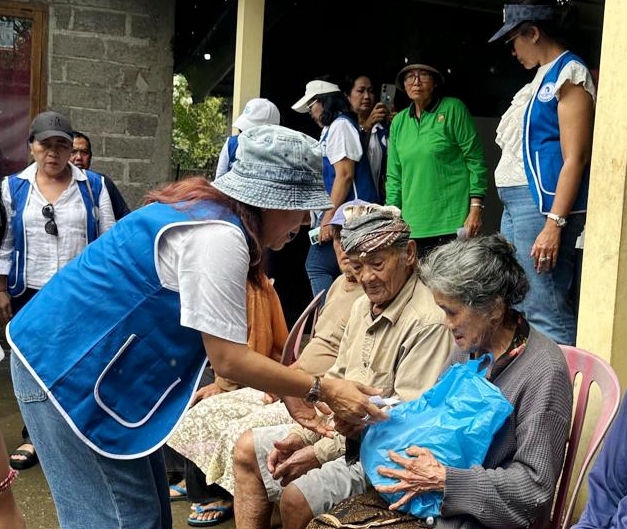 DPD IWAPI Bali dan Gerakan Wanita Sejahtera Salurkan Bantuan untuk Lansia dan Anak Disabilitas